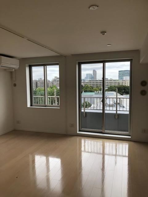 ※写真は同タイプ住戸です。(居間)