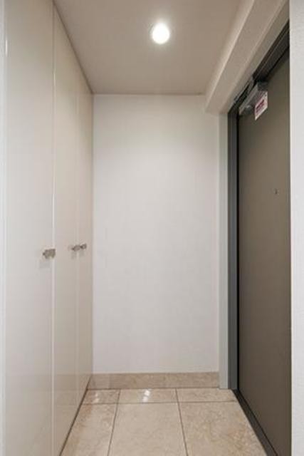 ※写真は同タイプ住戸です。(玄関)
