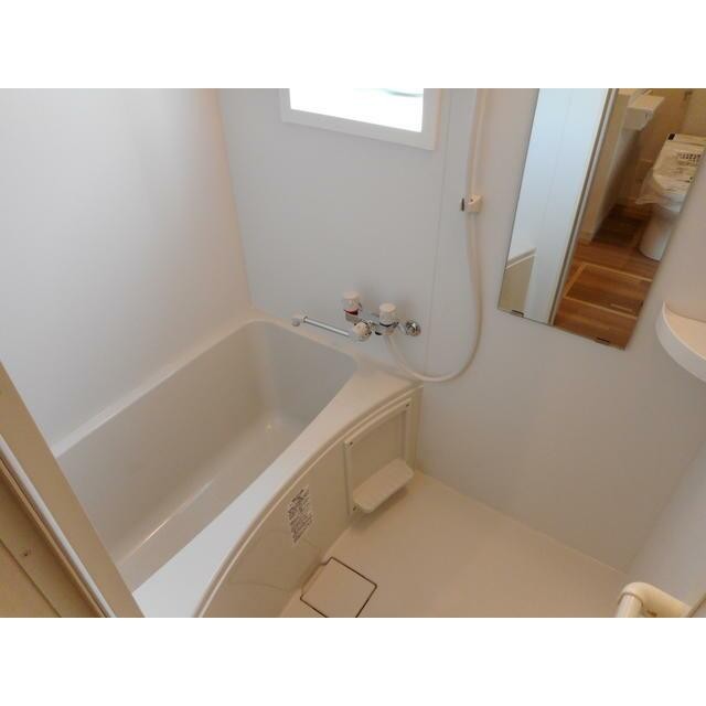 画像は現入居者の入居前写真になります(風呂)