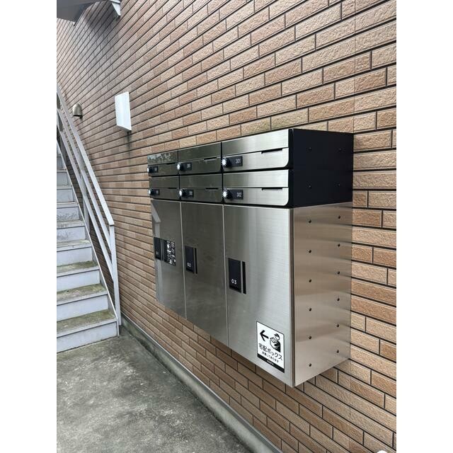 不在時の荷物受け取りに便利な宅配ボックスを設置済みです。