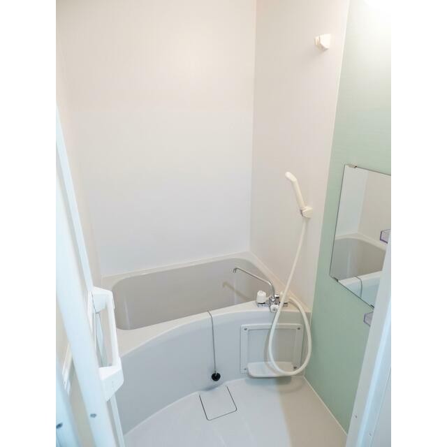 バス・トイレ別の浴室。浴室水栓は使いやすいサーモスタット混合栓へ交換予定です。(風呂)