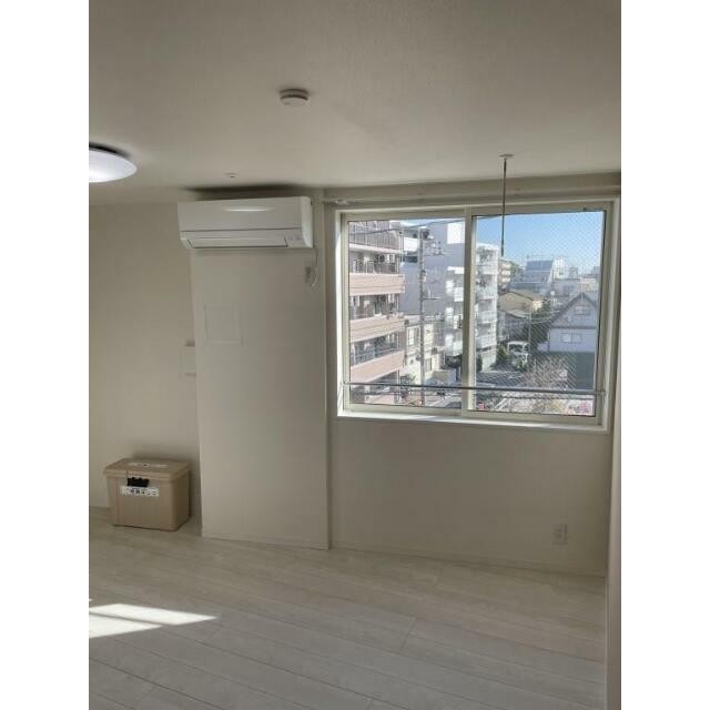(居間)
