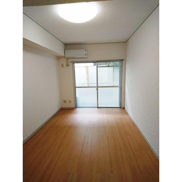 (居間)