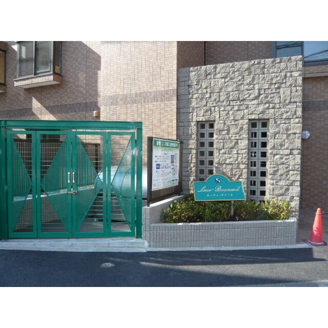 専用ゴミ庫あり。