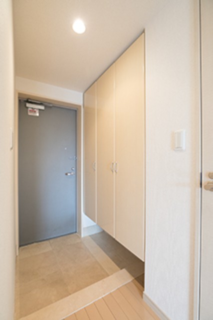 ※写真は同タイプ住戸です。(玄関)