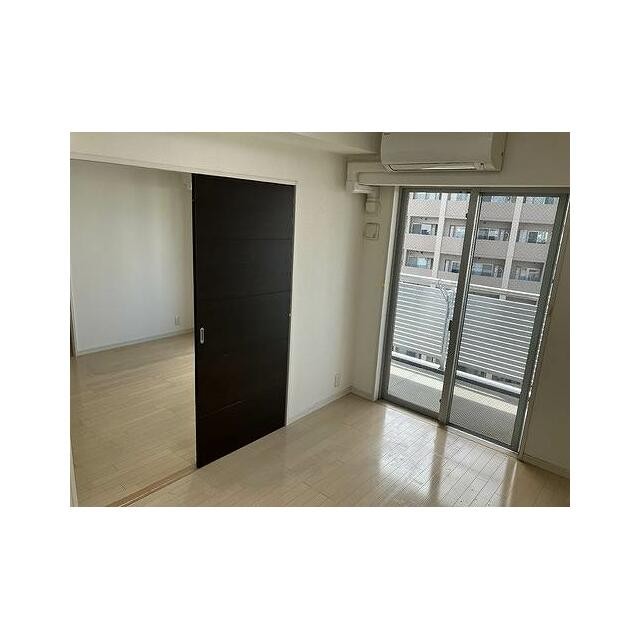 洋室約5.7畳 内装前 ※2026年09月の写真(居間)