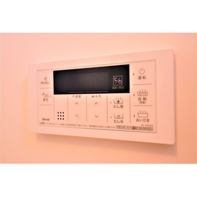 賃貸の1LDKには珍しい追い炊き機能も！