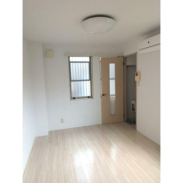 (居間)