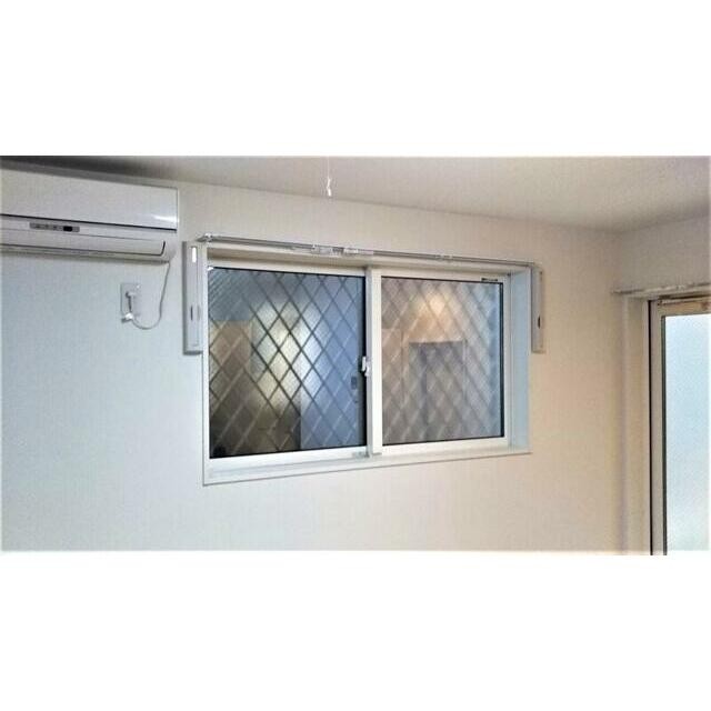 2面採光の明るい室内