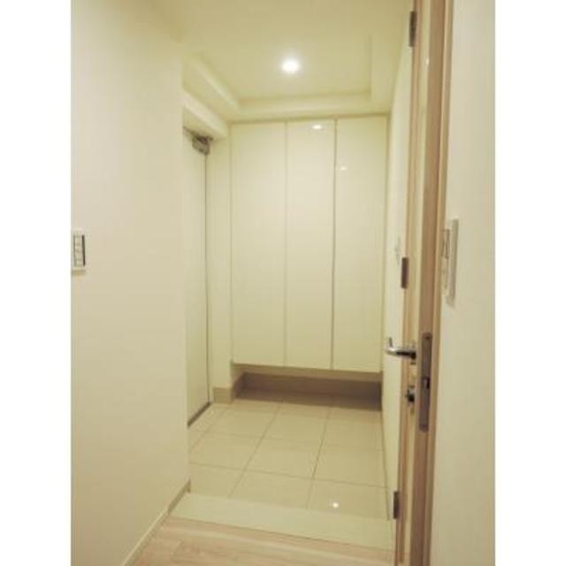 ※写真は同タイプ住戸です。(玄関)