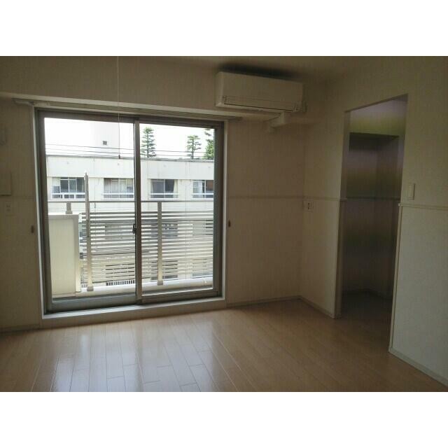 (居間)