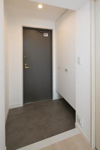 ※写真は同タイプ住戸です。(玄関)