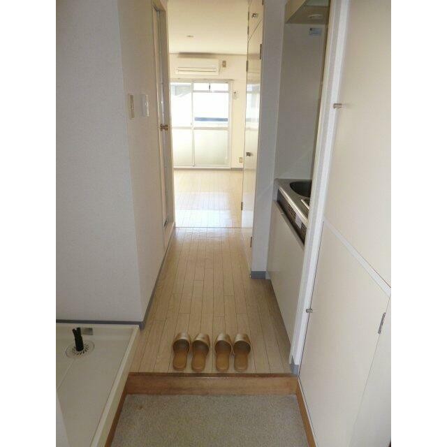 玄関横シューズボックス有り(玄関)