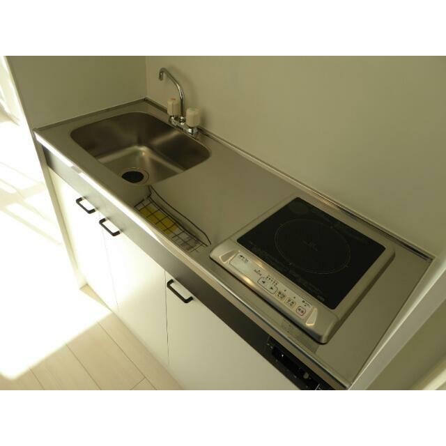一人暮らしに丁度いいサイズ、お手入れ楽々のIHキッチンです！(キッチン)
