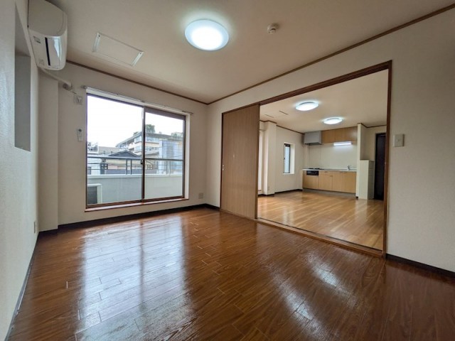 (居間)