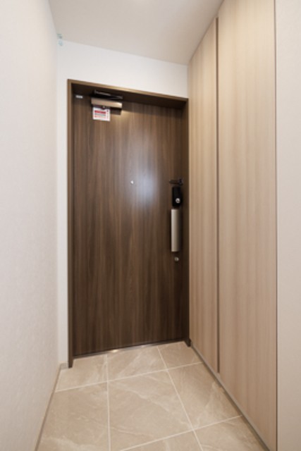 ※写真は同タイプ住戸です。(玄関)
