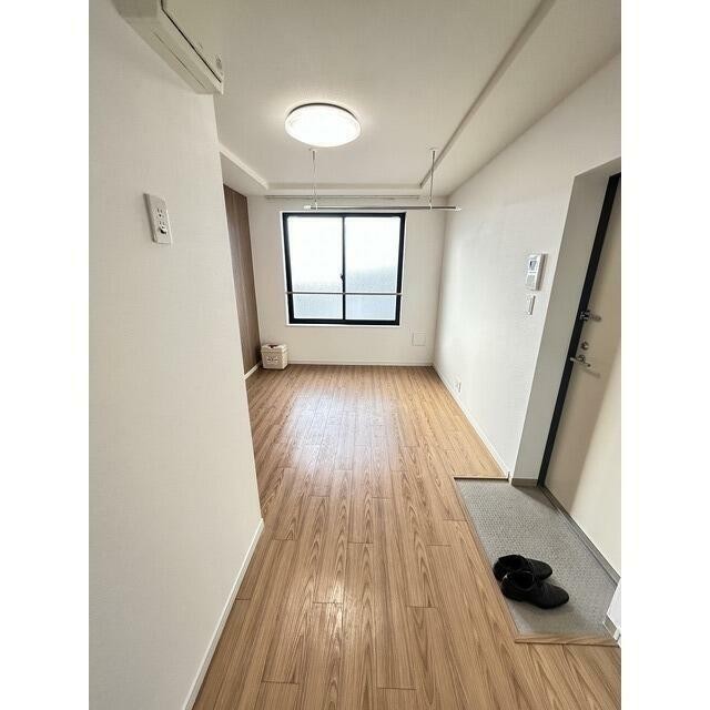 Wi-Fi使用無料！アクセントクロス仕様/室内物干し/照明/エアコンあり