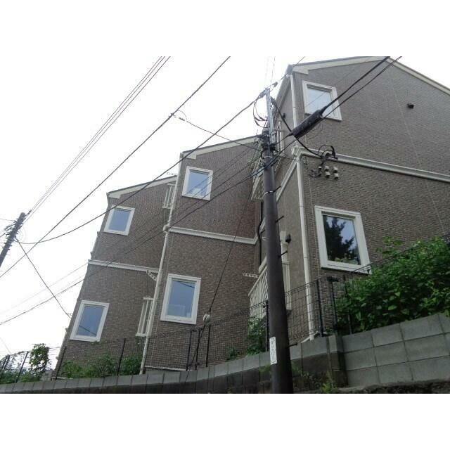 レンガ調のオシャレな外観のアパートです♪(外観)