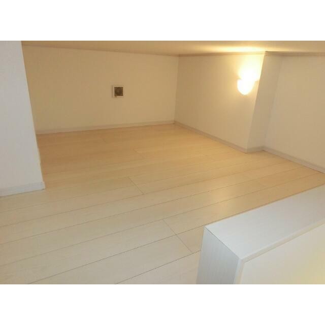 ロフトは寝室にできるほどの広さがあります