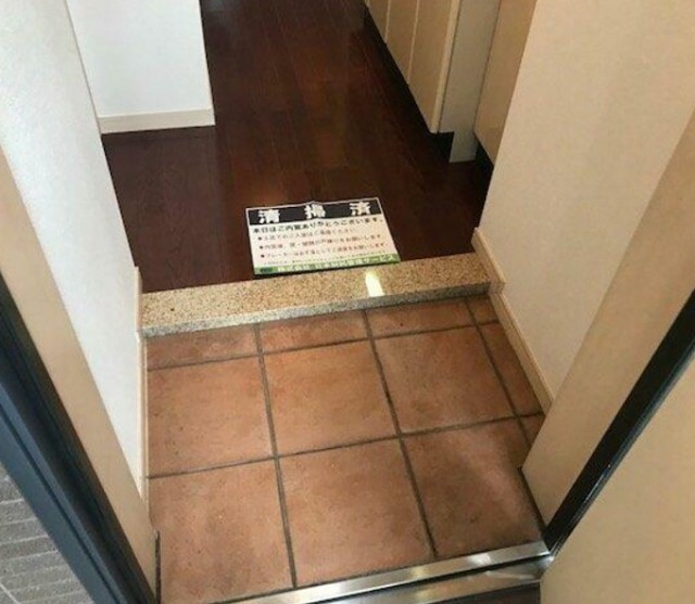 (玄関)