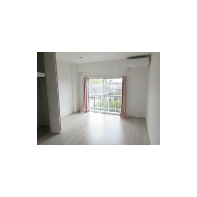 同建物、別部屋の写真を使用しております。(居間)