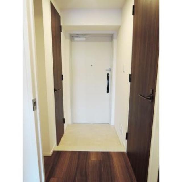※写真は同タイプ住戸です。(玄関)