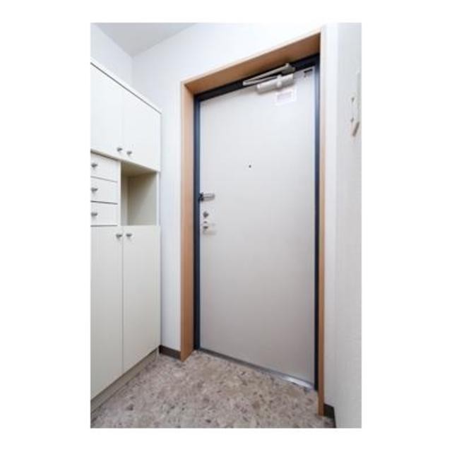 ※写真は同タイプ住戸です。(玄関)