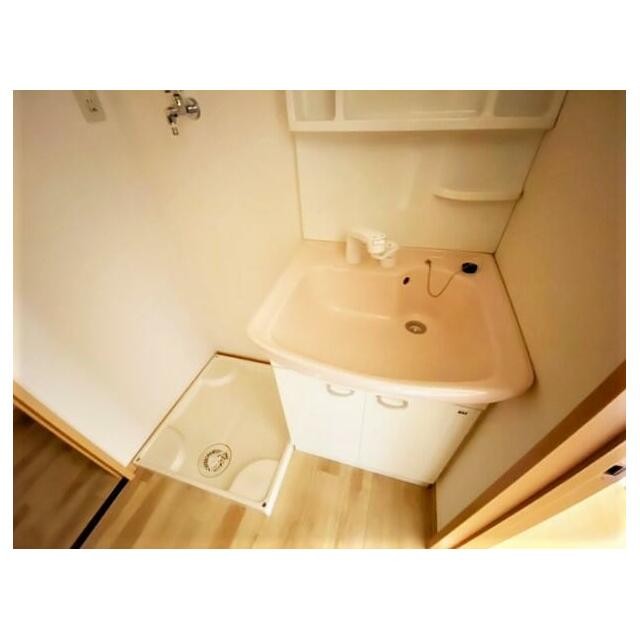 シャワーヘッド付き独立洗面台(内装)