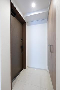 ※写真は同タイプ住戸です。(玄関)