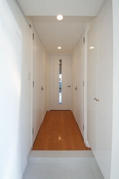 ※写真は同タイプ住戸です。(玄関)
