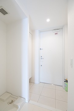 ※写真は同タイプ住戸です。(玄関)