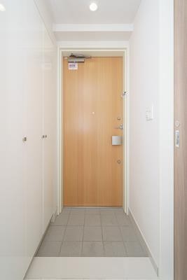 ※写真は同タイプ住戸です。(玄関)