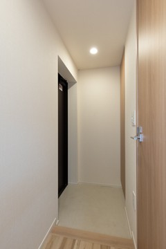 ※写真は同タイプ住戸です。(玄関)