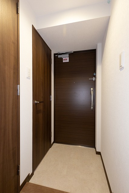 ※写真は同タイプ住戸です。(玄関)