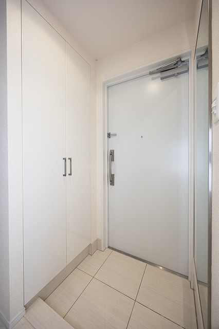※写真は同タイプ住戸です。(玄関)