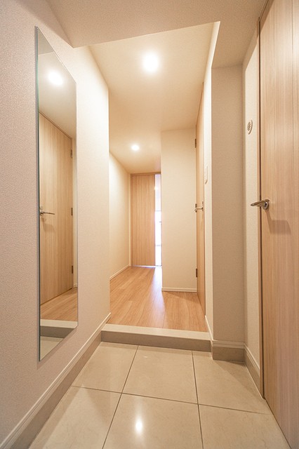※写真は同タイプ住戸です。(玄関)