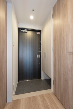 ※写真は同タイプ住戸です。(玄関)