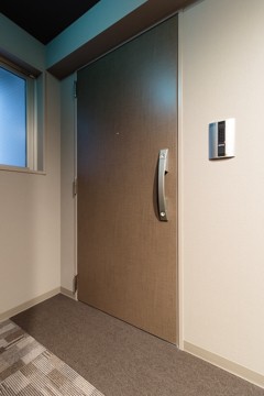 ※写真は同タイプ住戸です。(玄関)