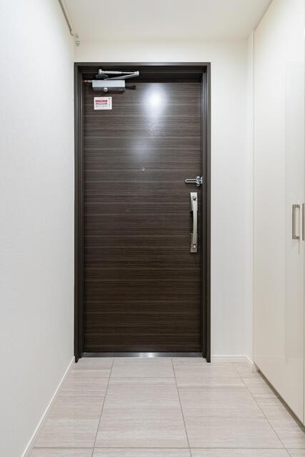 ※写真は同タイプ住戸です。(玄関)
