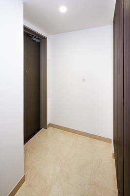 ※写真は同タイプ住戸です。(玄関)