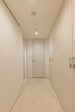 ※写真は同タイプ住戸です。(玄関)