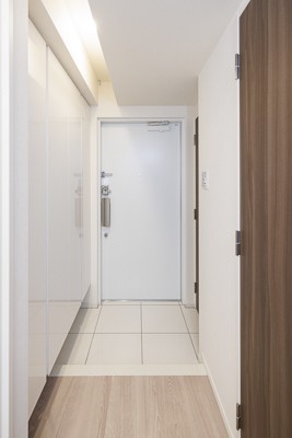 ※写真は同タイプ住戸です。(玄関)