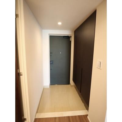 ※写真は同タイプ住戸です。(玄関)