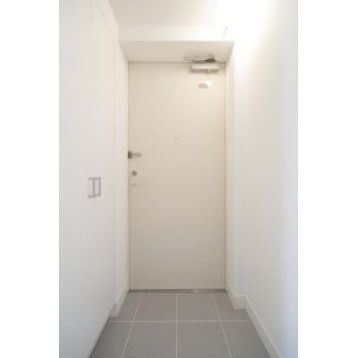※写真は同タイプ住戸です。(玄関)