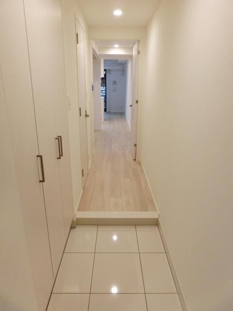 ※写真は同タイプ住戸です。(玄関)
