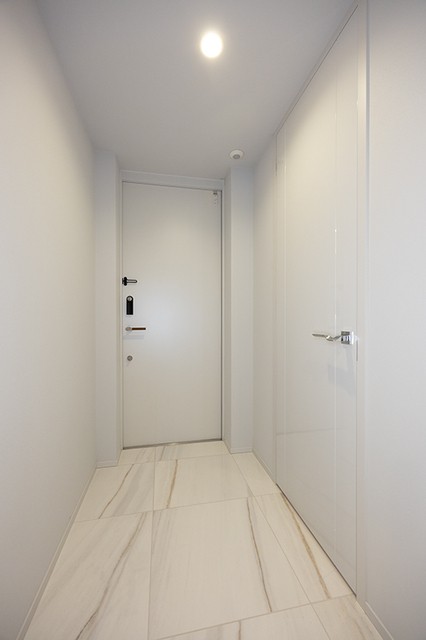 ※写真は同タイプ住戸です。(玄関)
