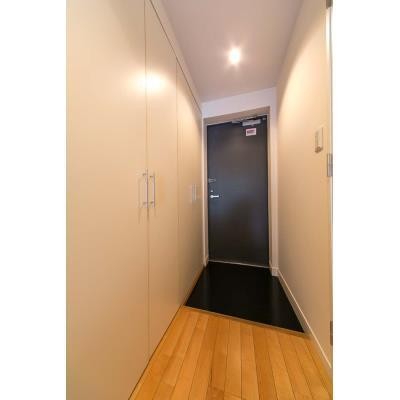 ※写真は同タイプ住戸です。(玄関)