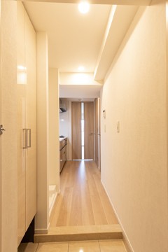 ※写真は同タイプ住戸です。(玄関)