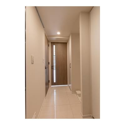 ※写真は同タイプ住戸です。(玄関)