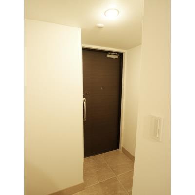 ※写真は同タイプ住戸です。(玄関)